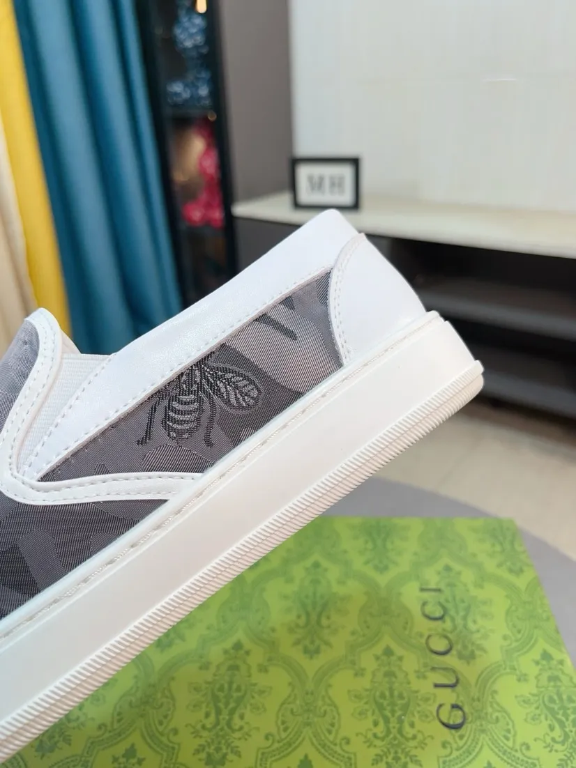Men's shoes 💰360🌹🌹GUCCI [Gucci] New high-end brand of men's shoes, the latest fashionable casual men's shoes, trendy and versatile style, relaxed and sporty style, uppers imported from Italy, genuine leather lining and ultra-fine workmanship. Original personalized fashionable rubber wear-resistant outsole, light and comfortable on the foot, size 38-44